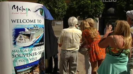 Download Video: Los cruceristas que llegan a Málaga incluyen medicamentos entre sus compras