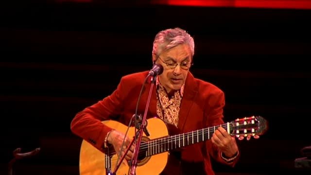 El alma de Caetano Veloso enamora al público