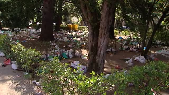 La fiesta de 'San Cemento' deja la Complutense inundada de basura