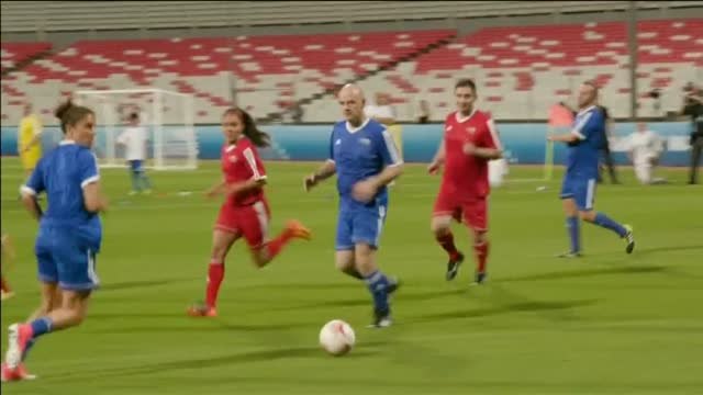 Partidos de fútbol entre leyendas de este deporte para erradicar el racismo, promover el fútbol femenino y 'limpiar' la imagen de la FIFA