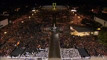 El papa Francisco participa en la bendición de las velas en Fátima