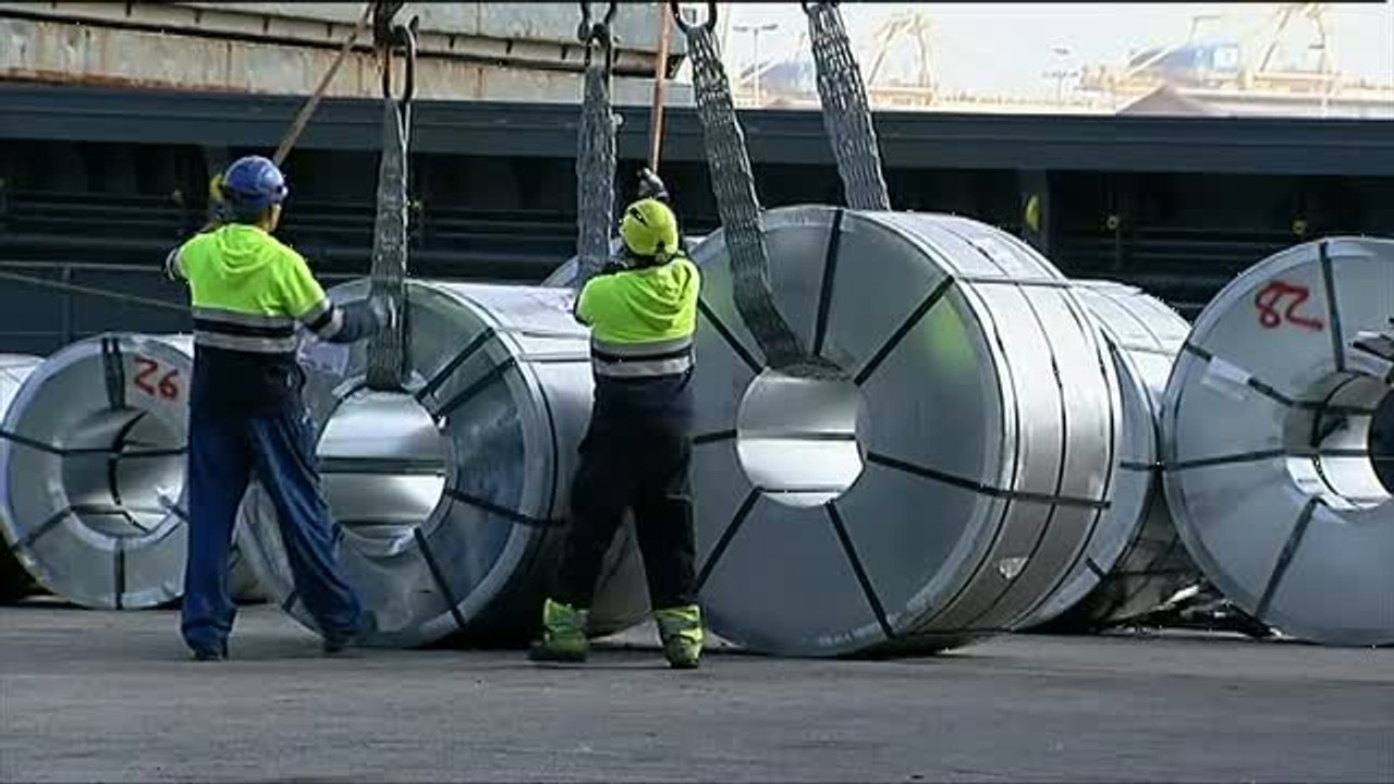 El Gobierno aprueba el decreto que liberaliza la estiba