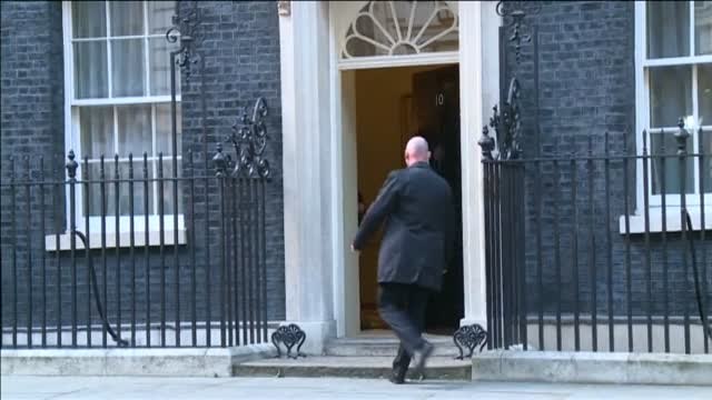 May se reune con Juncker y Barnier para abordar el Brexit