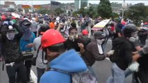 Nuevos enfrentamientos con la policía dejan 2 muertos y más de 180 heridos en Venezuela
