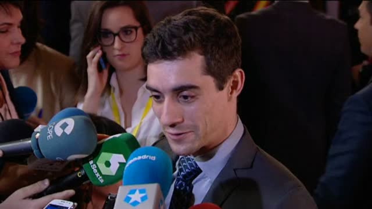 El patinador Javier Fernández recibe la Medalla de Oro de la Comunidad de Madrid