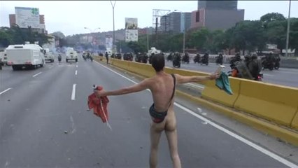 El gobierno venezolano responsabiliza a la oposición de la sangre derramada en las calles