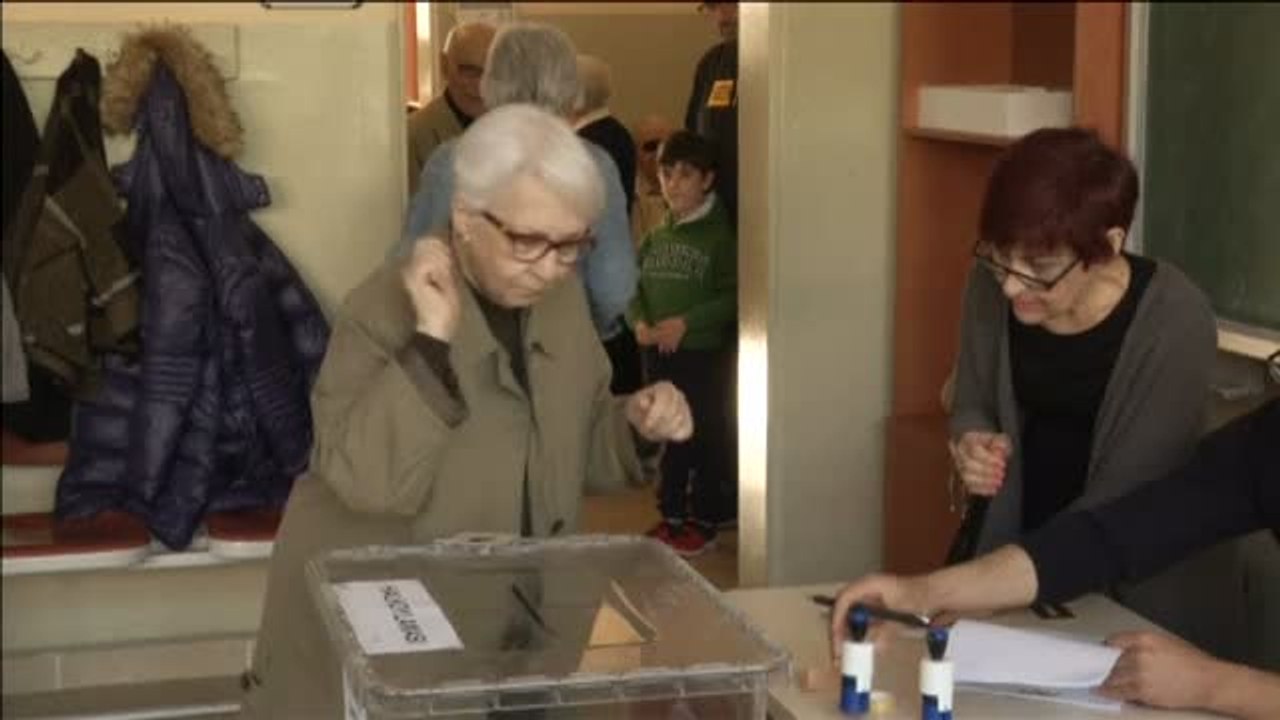 Turquía vota un referéndum constitucional para ampliar los poderes del presidente Erdogan