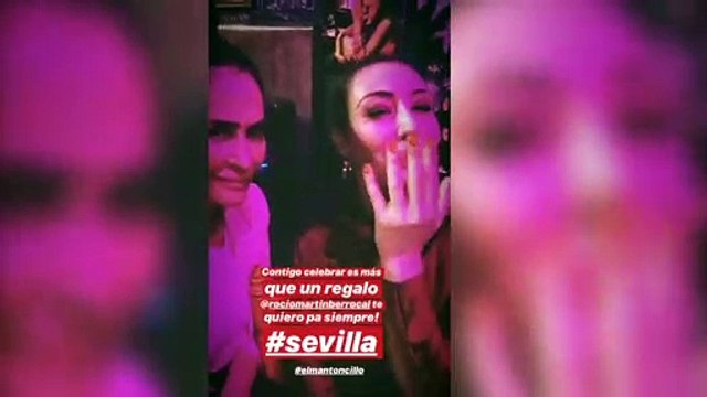 Vicky Martín Berrocal de celebración con su hija y El Cordobés