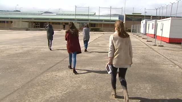 Ignacio González recibe en la cárcel la visita de su esposa e hijas