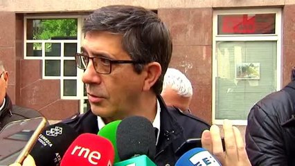 López pide a Rajoy que "deje de proteger a corruptos" y empiece "a colaborar con la justicia"