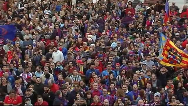 El Levante celebra su ascenso arropado por la afición
