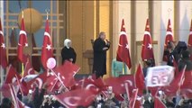 Erdogan se enfrenta a las acusaciones de los observadores y a las protestas de la calle