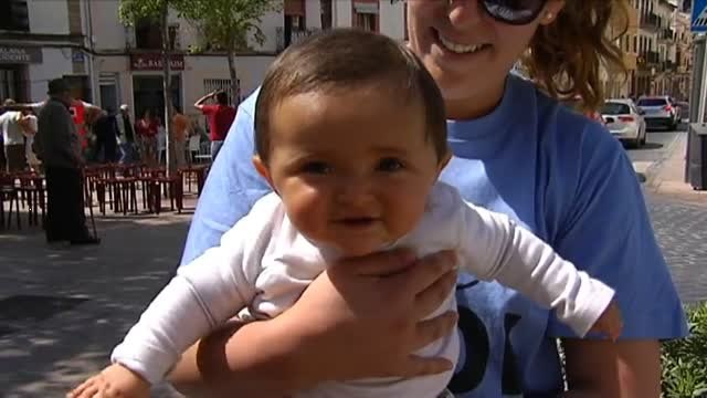 Piden ayuda para su bebé de 9 meses que tiene 'huesos de cristal'