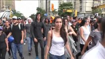 Miles de personas se manifiestan en Venezuela por los muertos en las últimas protestas