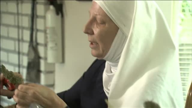 Unas monjas de 'pego' cultivan, consumen y venden marihuana 'espiritual' en California