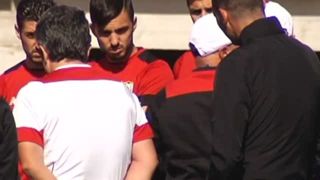 Caras largas en el Sevilla tras su derrota ante el Barça