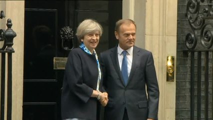 May advierte a Tusk de que no habrá negociación sobre la soberanía de Gibraltar
