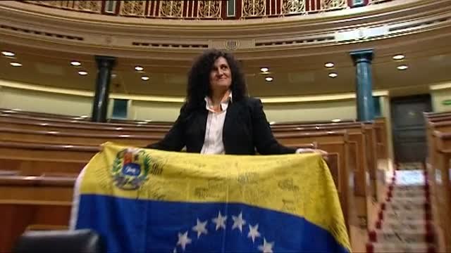 Iglesias acusa a Rivera de saltarse el decoro parlamentario y utilizar nuestro Parlamento para tratar de blanquear la corrupción del PP