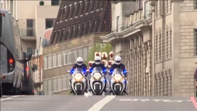 El funeral del policía apuñalado por el terrorista de Westminster paraliza Londres