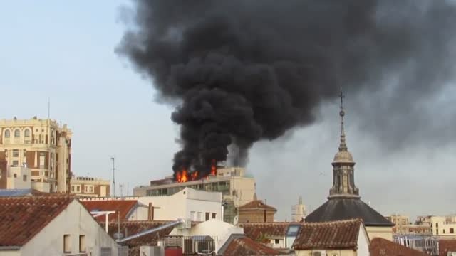 Arde un edificio en plena Gran Vía