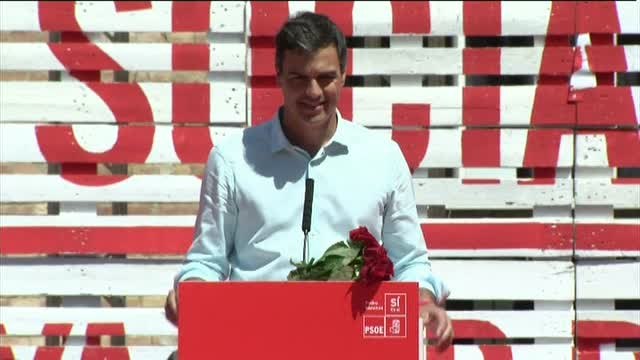 Sánchez dice que Rajoy tiene dos sombreros : uno para los recortes y otro para los suyos