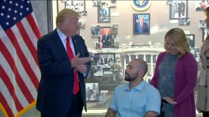 Trump visita el hospital militar de Washington