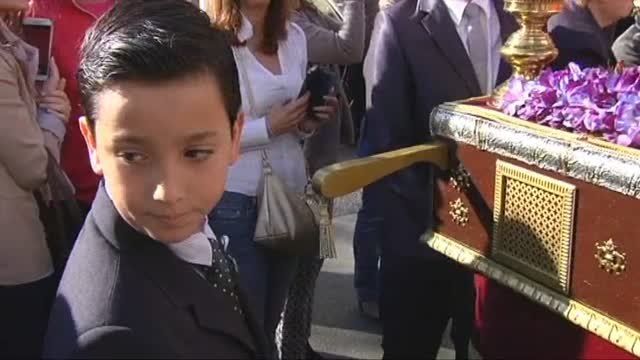 Los niños, protagonistas de las primeras procesiones del Viernes de Dolores