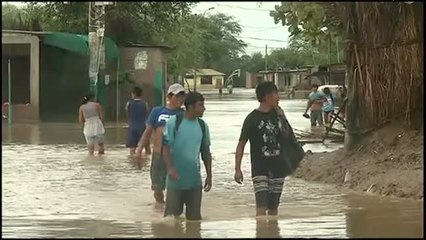 Video herunterladen: Miles de peruanos pobres luchan por restablecer la normalidad tras las inundaciones