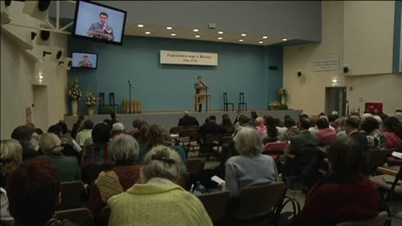 Rusia prohíbe a los Testigos de Jehová por considerarles extremistas