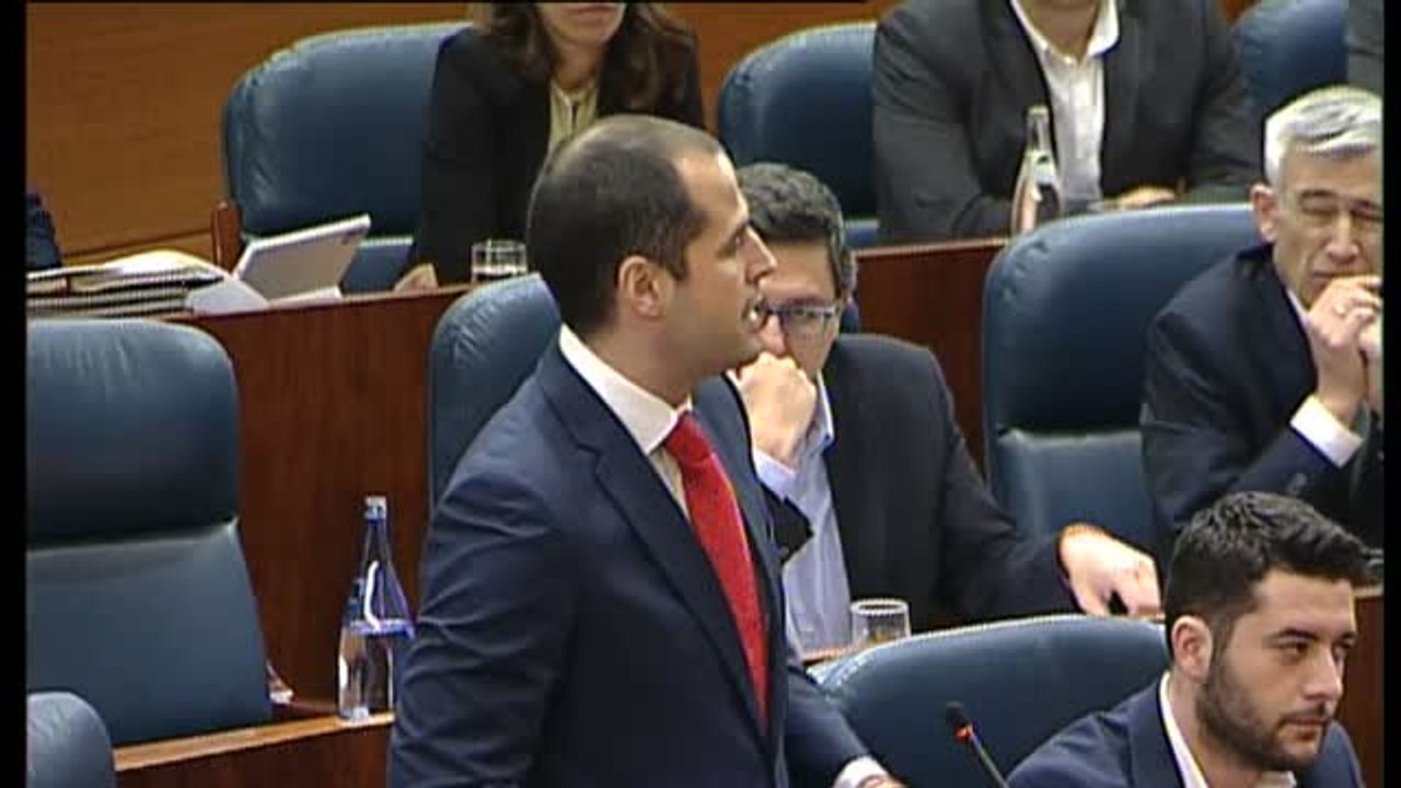 Aguado a Cifuentes: "Si yo estuviera sentado donde usted, ya no estaría aquí por vergüenza torera"