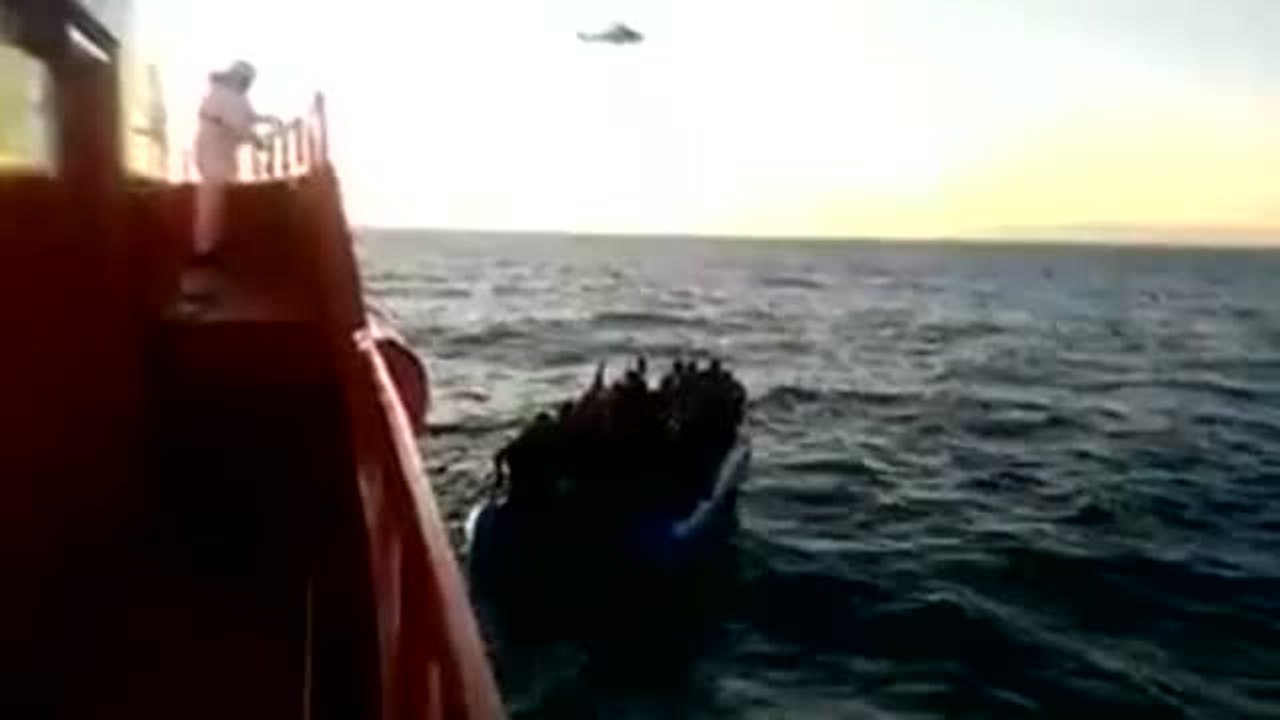 Rescatados los 52 ocupantes de una patera cerca de Granada