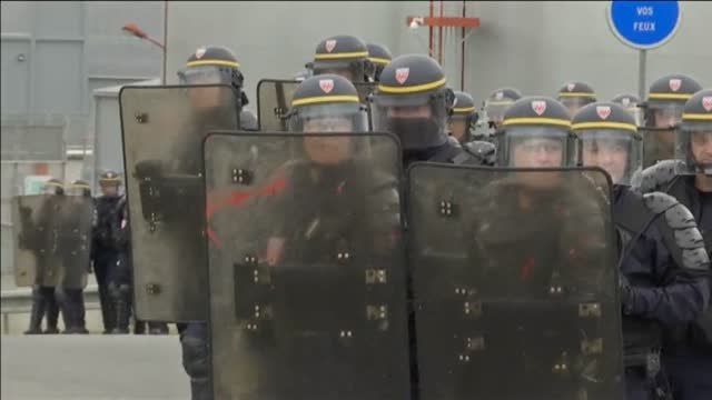 Protestas en París en contra de Marine Le Pen a una semana de los comicios franceses
