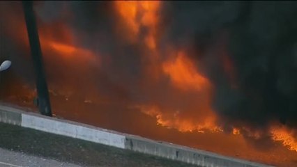 Un enorme incendio provoca el derrumbamiento de una autopista en Atlanta