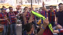 Alrededor de 2.500 aficionados culés llenan de color Turín en las horas previas al Juve- Barça