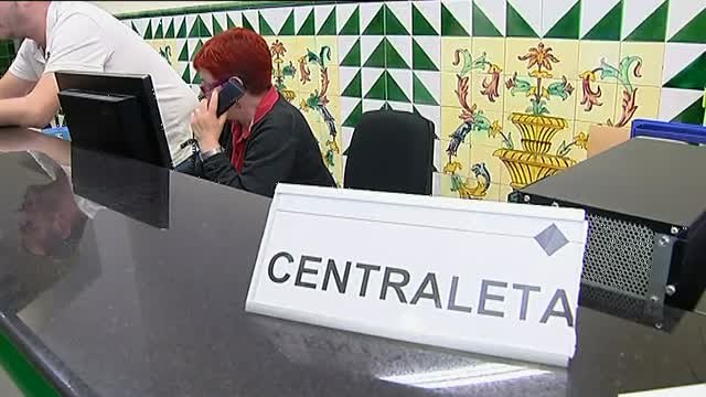 Los vecinos del pueblo de Carme Chacón lloran su muerte