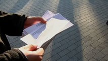La CUP reparte 250.000 papeletas por toda Cataluña para exigir el referéndum