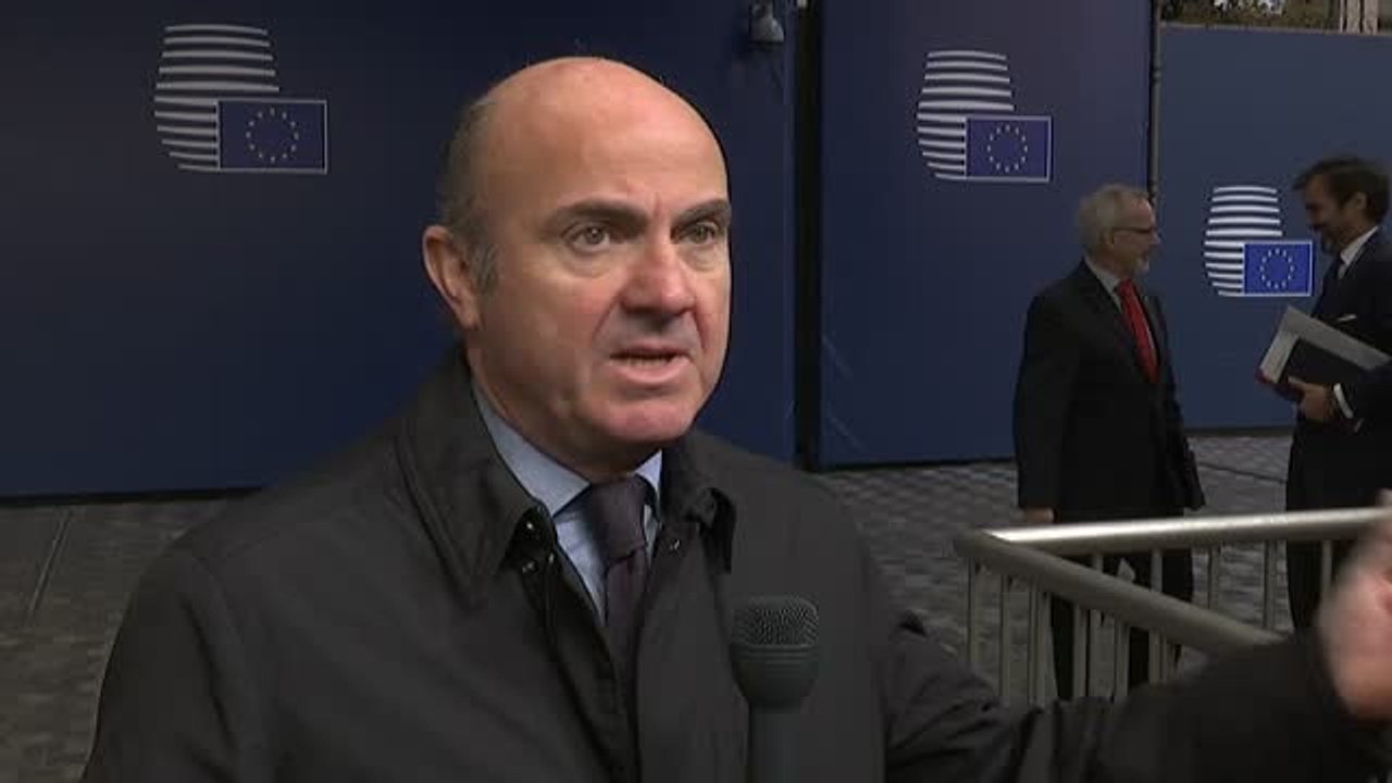 De Guindos señala que los 'contactos' con Cataluña "son los habituales que se tienen con todas las comunidades autónomas"