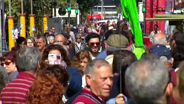 Los valencianos siguen celebrando su fiesta más internacional