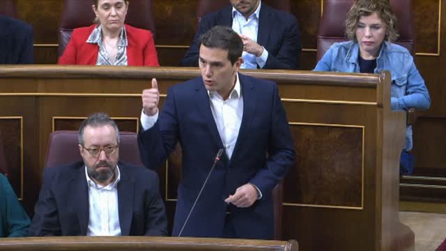 Rivera corrige a Dijsselbloem: Nos lo hemos gastado en corrupción, en aeropuertos sin aviones, radiales sin coches y trenes sin pasajeros
