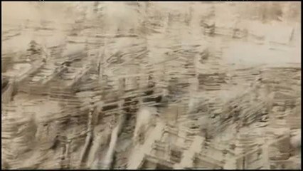 Una mujer sobrevive a una enorme riada en Perú