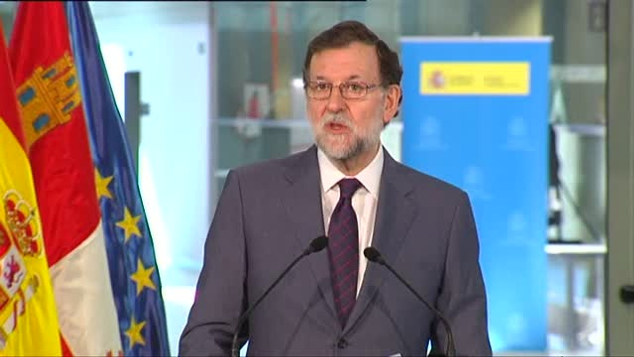 Rajoy asegura que los datos del paro son "una excelente noticia" pero que no se puede caer en el "conformismo y la autocomplacencia"
