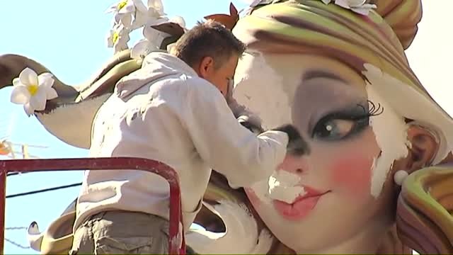 La lluvia causa daños en algunos monumentos de las fallas