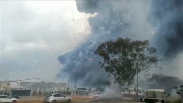 Dos fallecidos en un incendio en una fábrica de fuegos artificiales en Israel