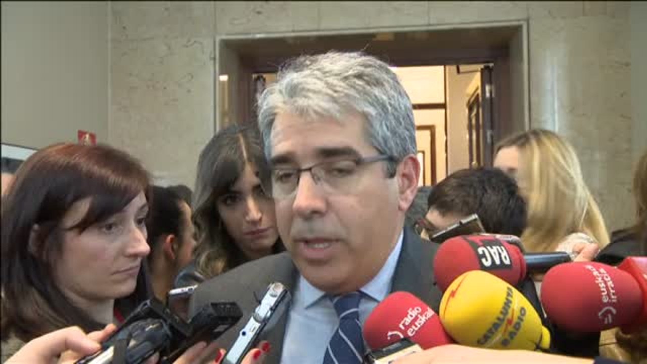 Homs: "Mientras unos hacen propaganda en Cataluña, a otros nos van a echar del Congreso por haber puesto urnas"