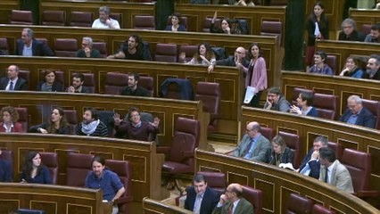 Скачать видео: Nuevo rifirrafe entre PP y Unidos Podemos en el Congreso, esta vez a cuenta de las amenazas