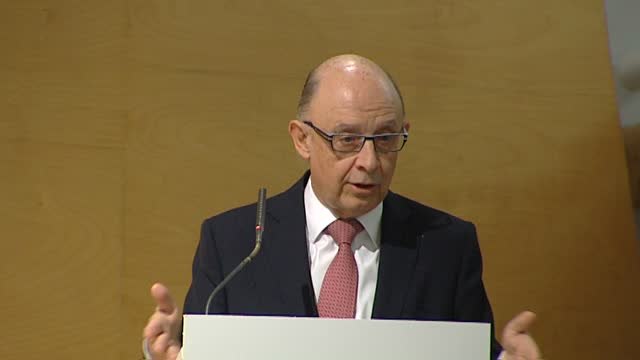 Montoro descarta subir el IVA pero sí se planteará otro tipo de figuras tributarias