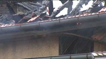 Un incendio de grandes dimensiones obliga a desalojar a 60 vecinos de Sestao (Vizcaya)