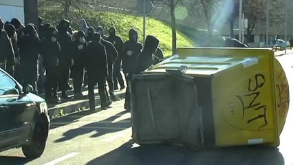 Tải video: Encapuchados realizan piquetes en el campus de Leioa