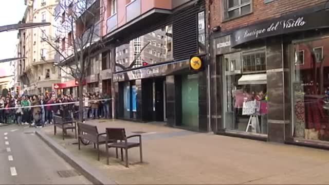 Final feliz del atraco con rehenes en una sucursal bancaria de Gijón