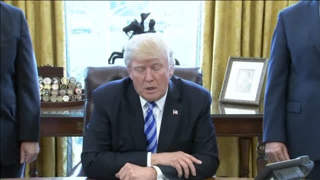Trump: Lo mejor que podemos hacer es que el Obamacare explote